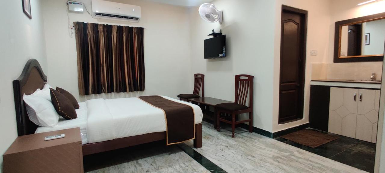 Rmc Travellers Inn Madras Buitenkant foto