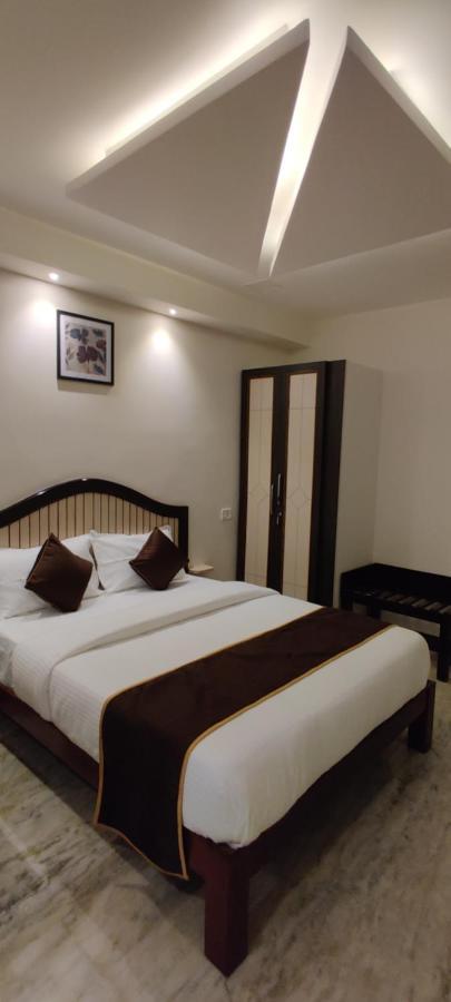 Rmc Travellers Inn Madras Buitenkant foto
