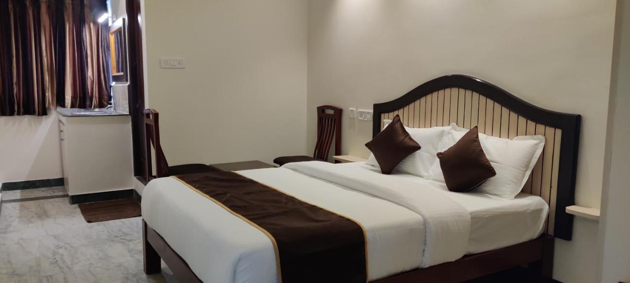 Rmc Travellers Inn Madras Buitenkant foto