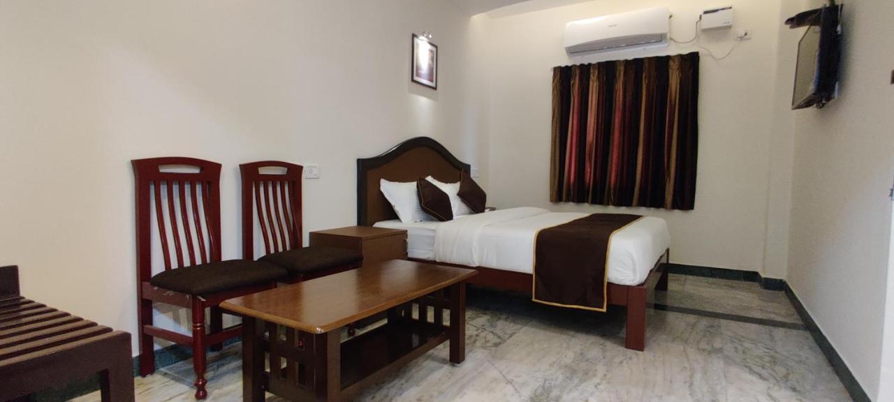 Rmc Travellers Inn Madras Buitenkant foto