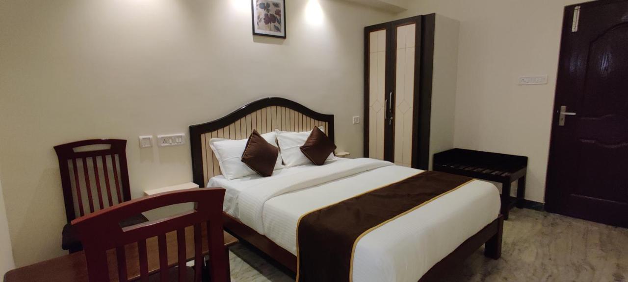 Rmc Travellers Inn Madras Buitenkant foto