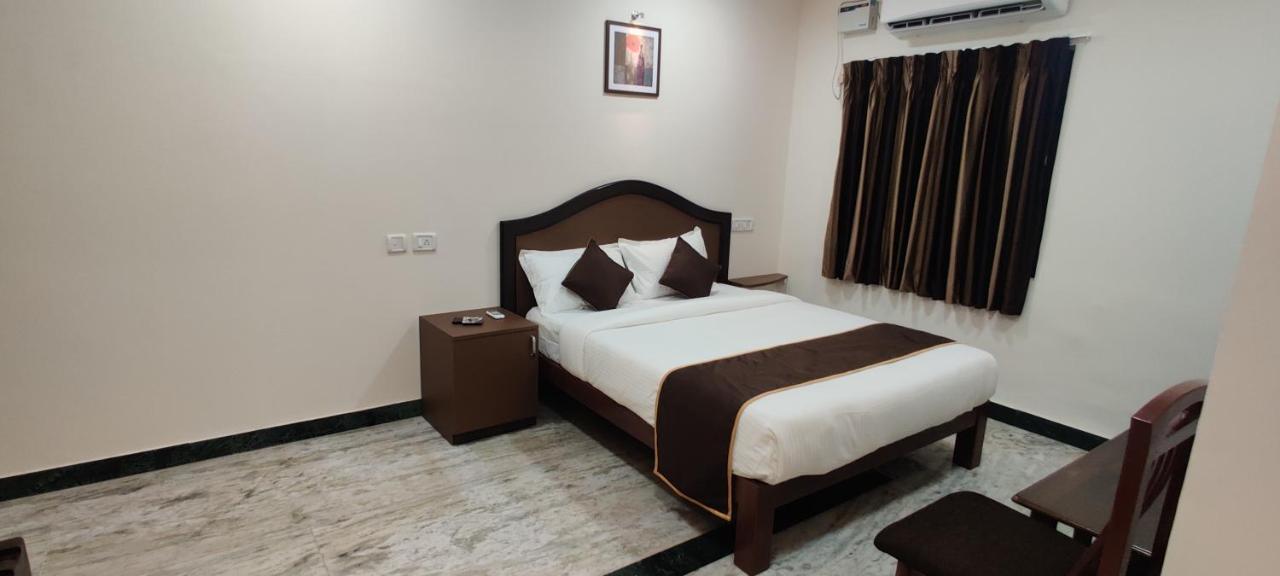 Rmc Travellers Inn Madras Buitenkant foto
