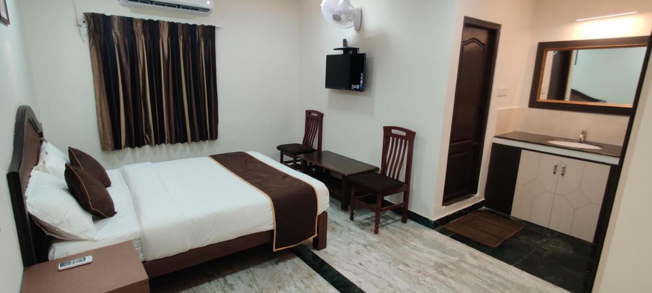 Rmc Travellers Inn Madras Buitenkant foto