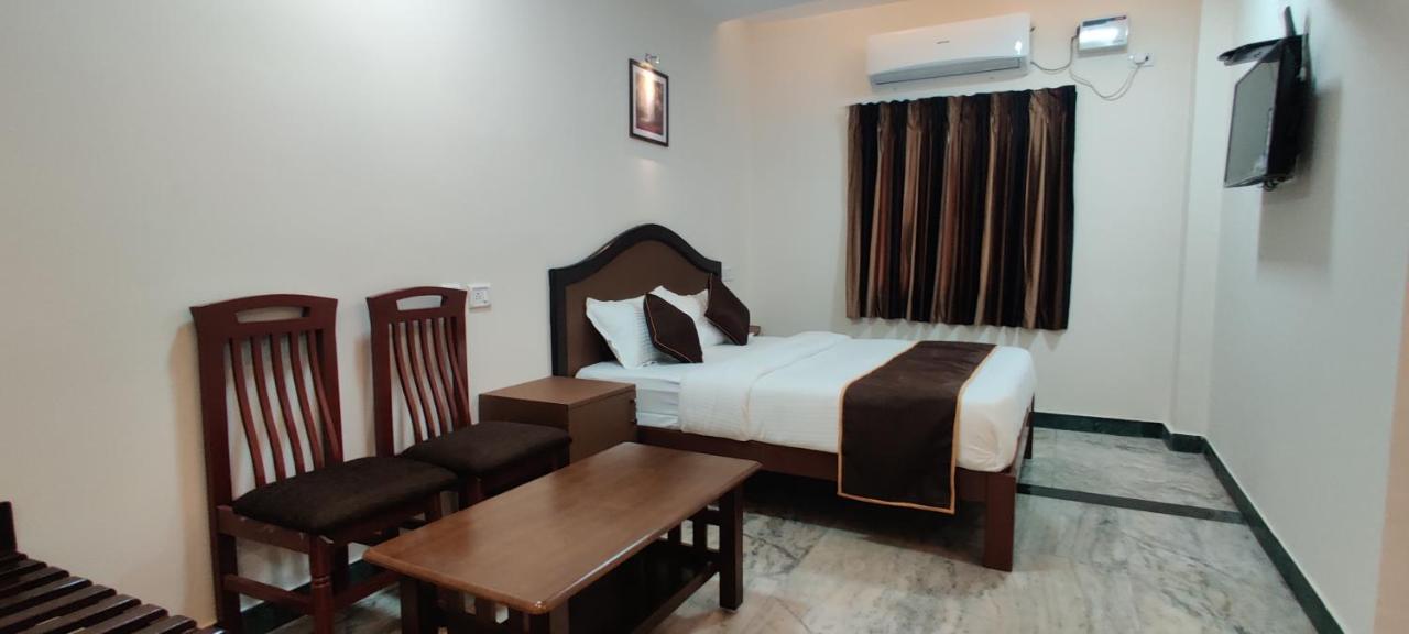 Rmc Travellers Inn Madras Buitenkant foto