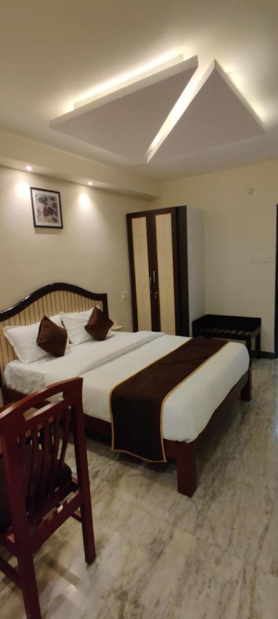 Rmc Travellers Inn Madras Buitenkant foto