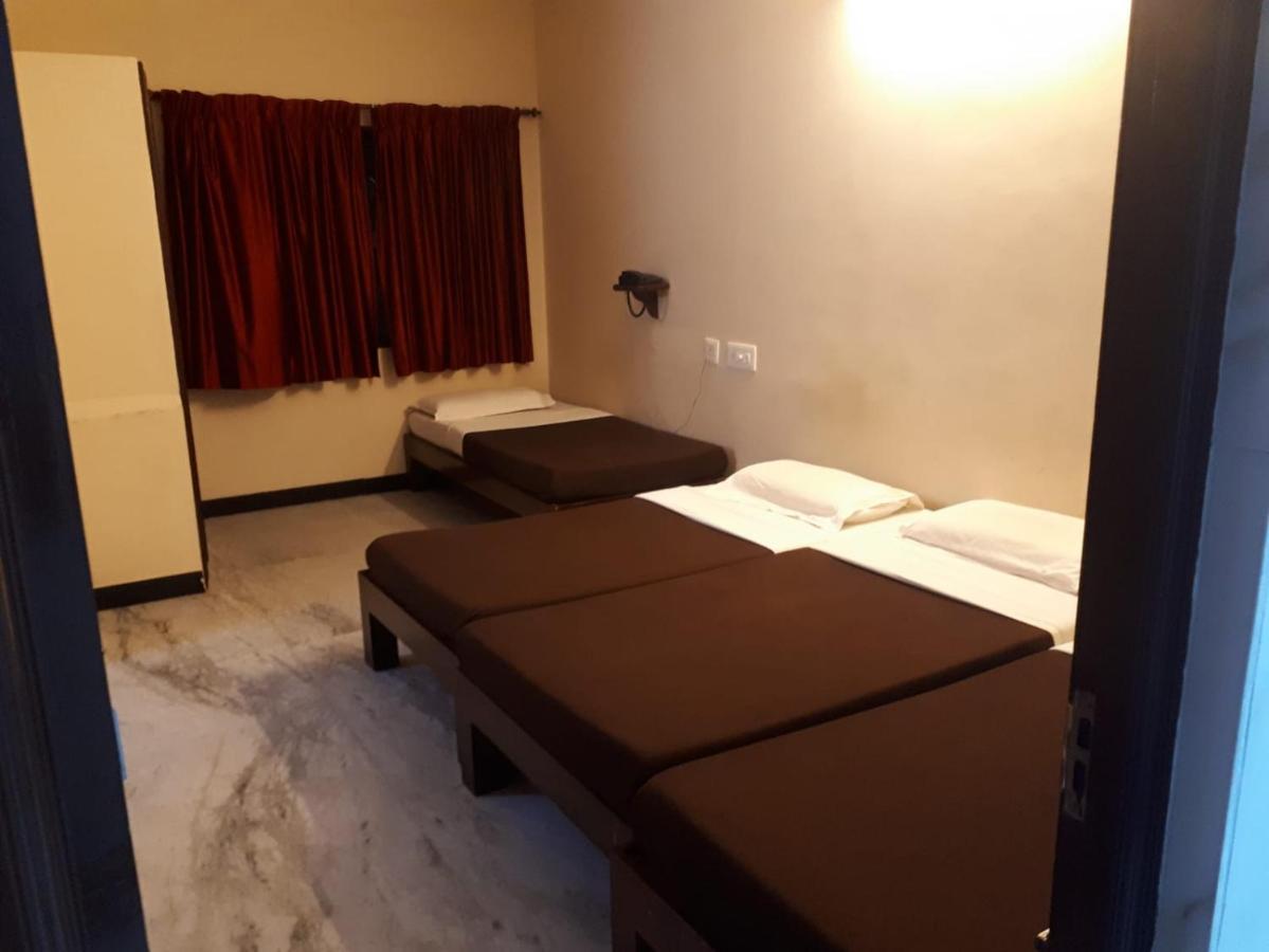 Rmc Travellers Inn Madras Buitenkant foto