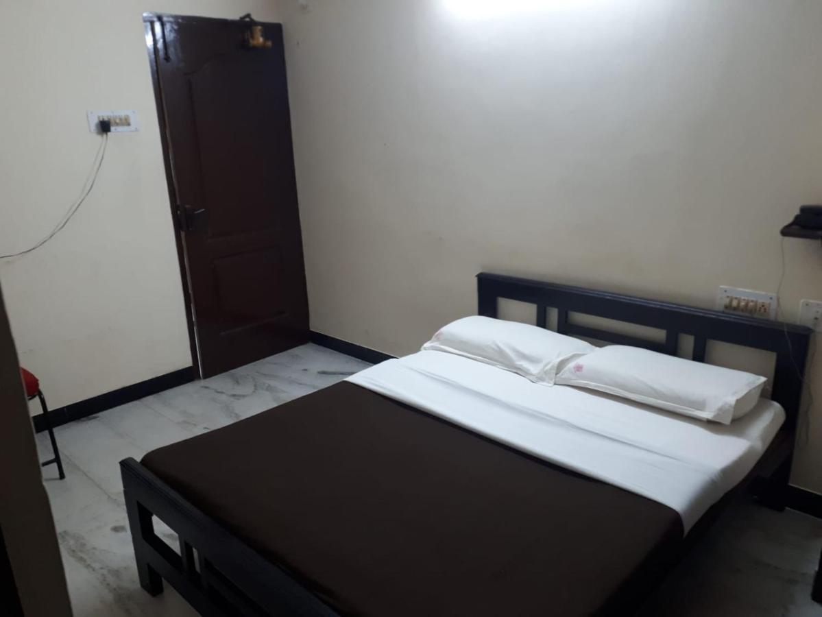 Rmc Travellers Inn Madras Buitenkant foto