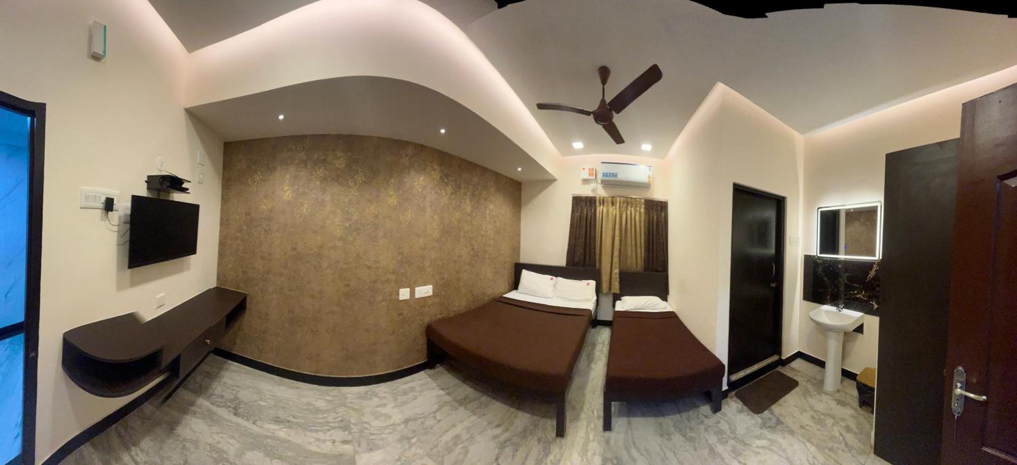 Rmc Travellers Inn Madras Buitenkant foto
