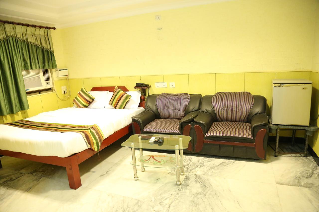 Rmc Travellers Inn Madras Buitenkant foto