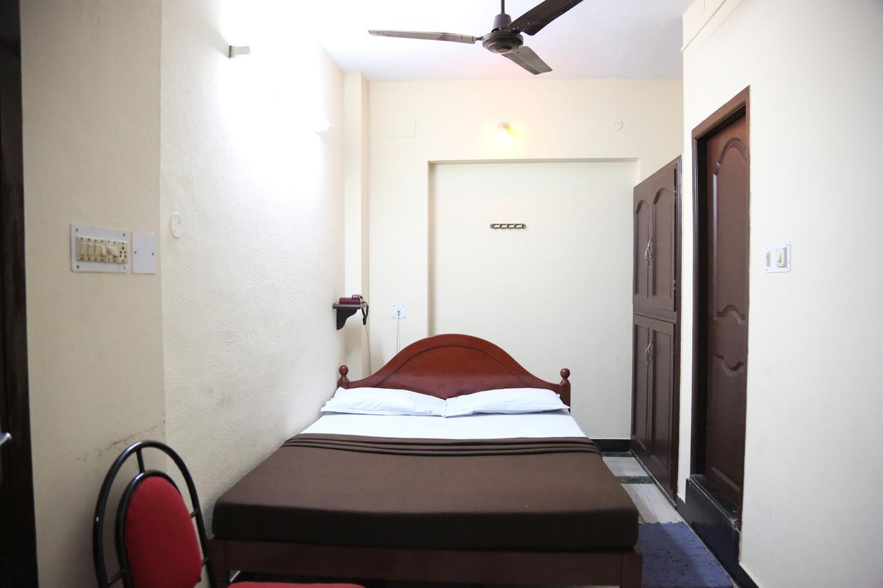 Rmc Travellers Inn Madras Buitenkant foto
